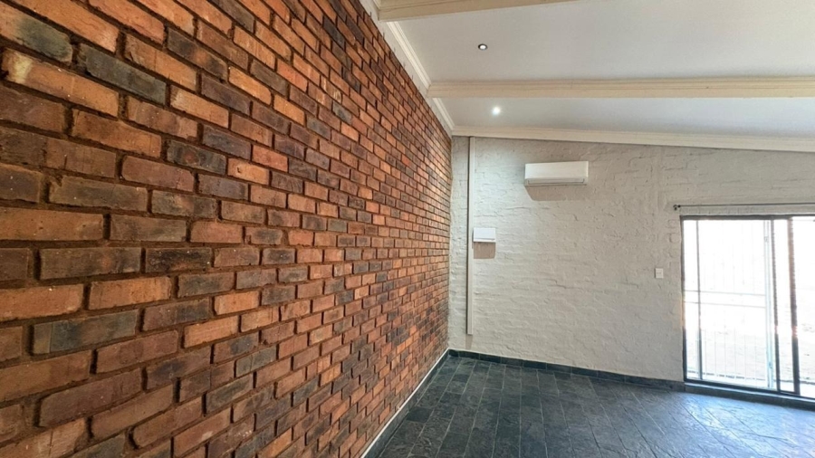 To Let 1 Bedroom Property for Rent in Safari Gardens North West